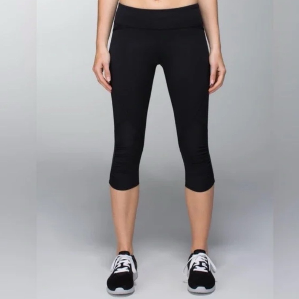 Lululemon Black Cropped Back Zip Pocket Women Leggings Size 4